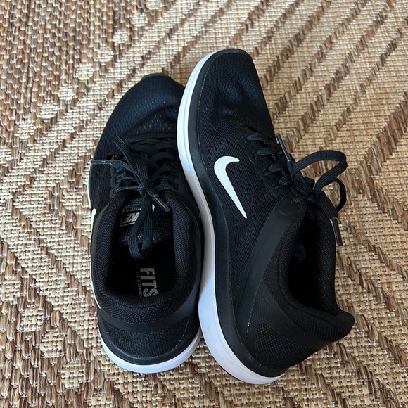 Nike Shoes - *SOLD* Nike Running Shoe